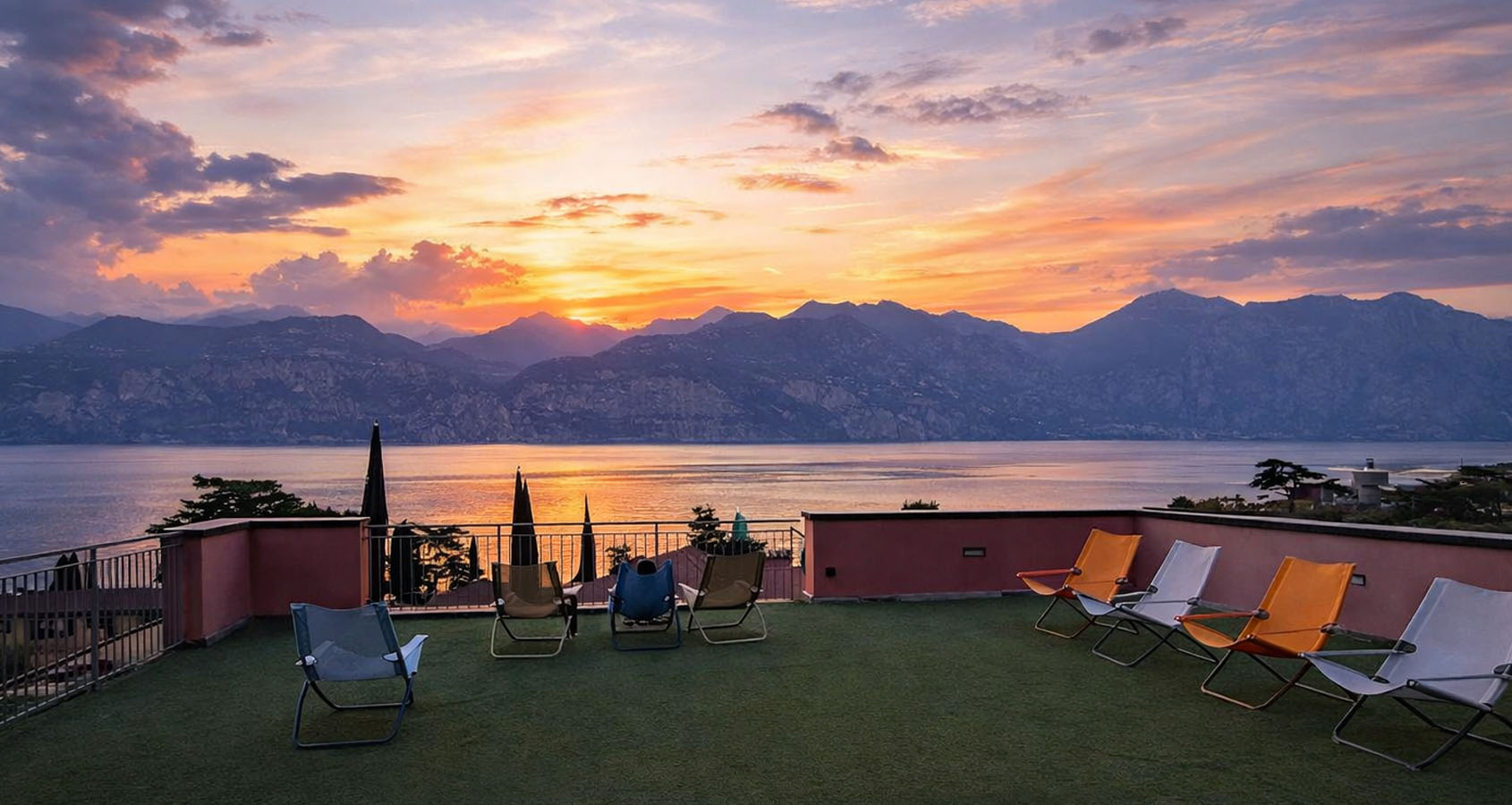 Panorama-Dachterrasse mit Blick auf den See